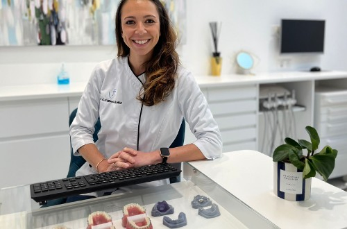 Orthodontiste spécialiste  Dr Laura ADJOUBAMOULINIER